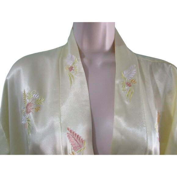 Vintage Embroidered Satin Kimono Robe With Floral Patterns & Belt - Picture 9 of 16